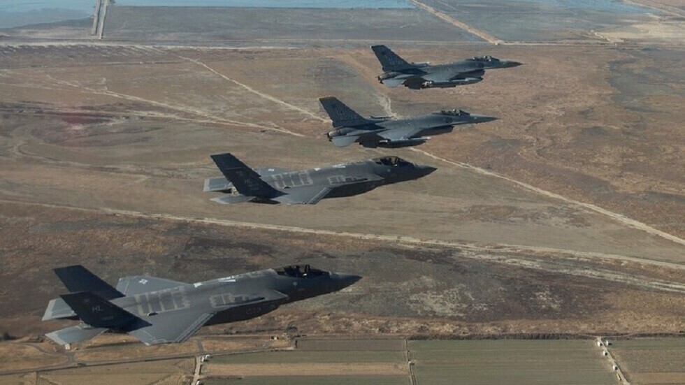 مقاتلات عراقية تدمر أوكارا لـ"داعش" شمال شرقي البلاد