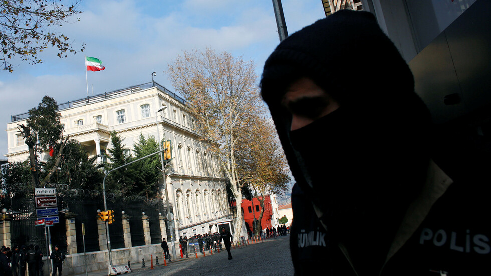 طهران تنفي اعتقال أي من موظفي القنصلية الإيرانية في اسطنبول