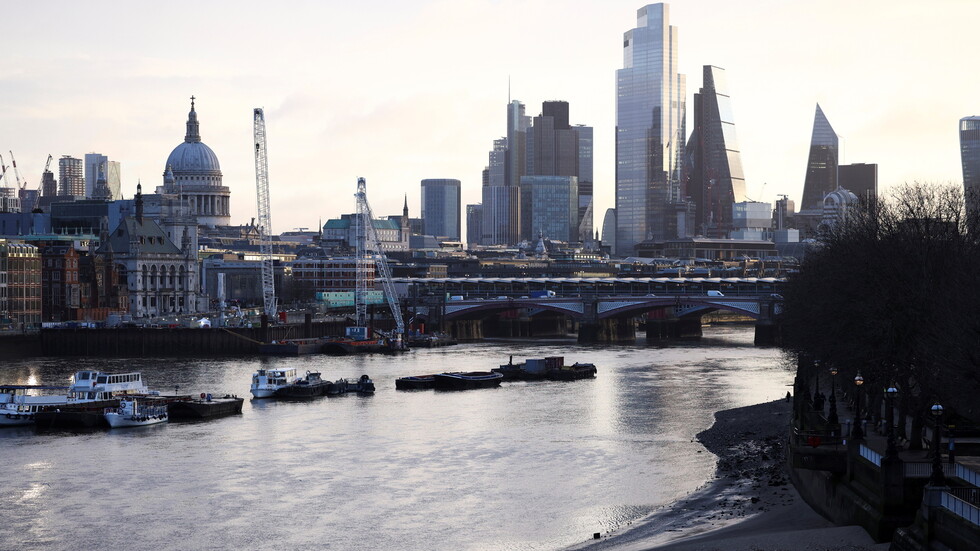 تجمد نهر التايمز لأول مرة منذ 60 عاما