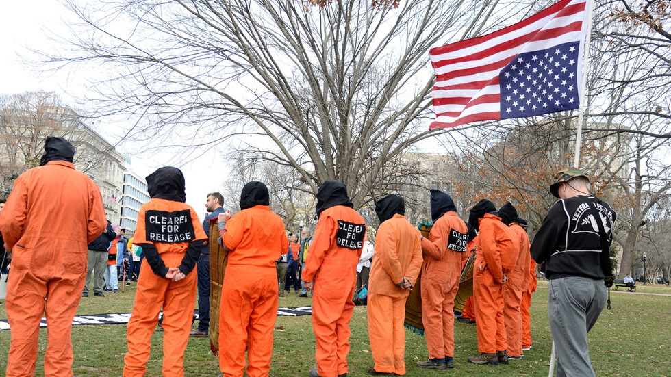 البيت الأبيض: إدارة بايدن تبحث سبل إغلاق سجن غوانتانامو