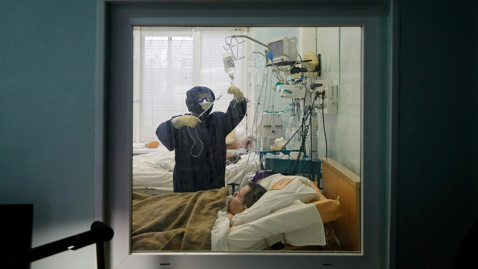 روسيا.. إصابات كورونا اليومية دون الـ15 ألفا