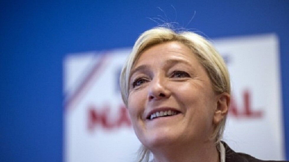 وزير فرنسي يرجح فوز لوبان بانتخابات الرئاسة 2022