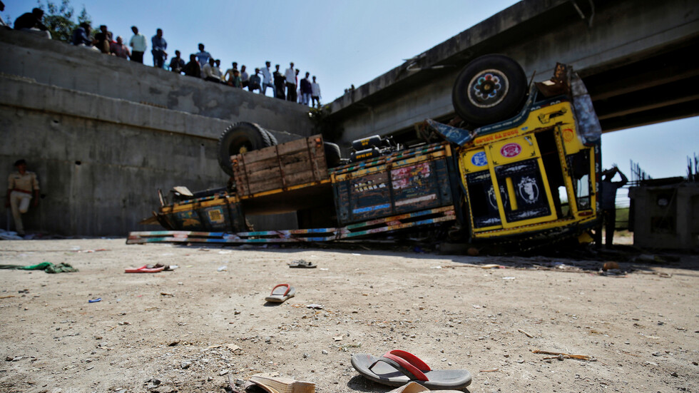 حادث سير يودي بحياة ما لا يقل عن 14 مواطنا في الهند