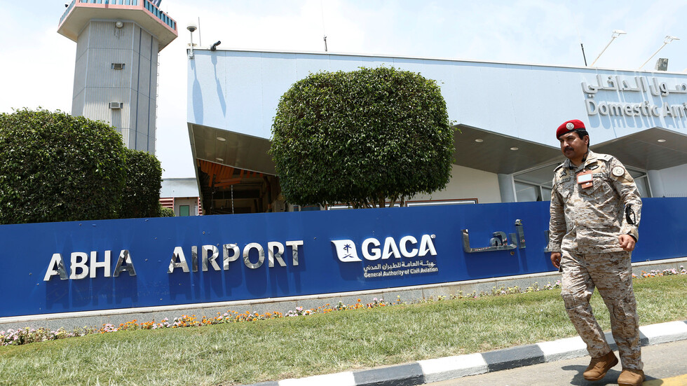 الحوثيون يعلنون عن قصفهم مطار أبها في السعودية للمرة الرابعة خلال أسبوع