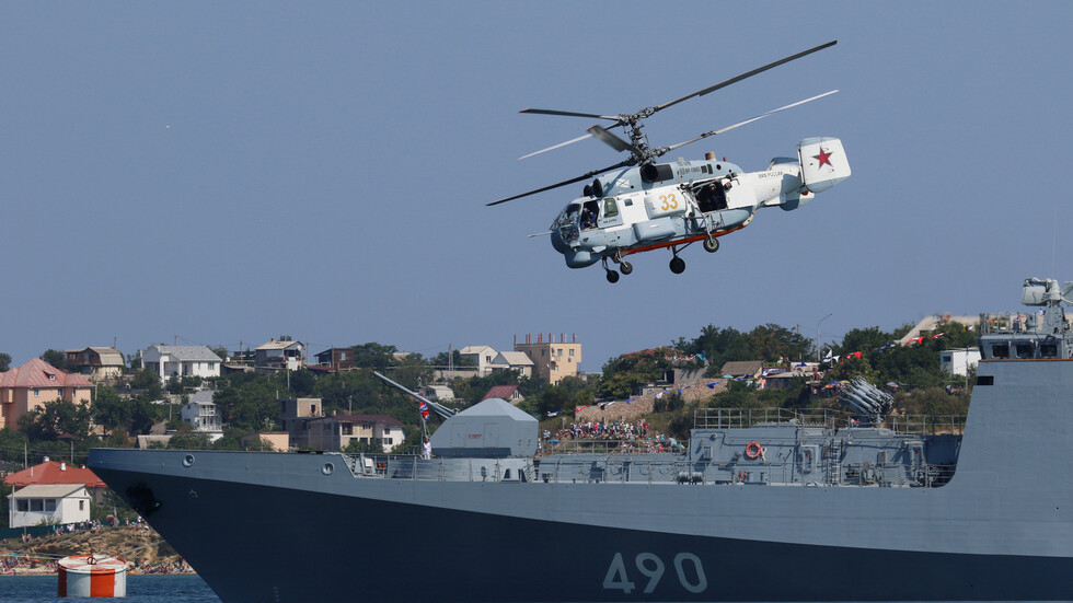 الجيش الإيراني: سنجري مناورات بحرية مع روسيا قريبا