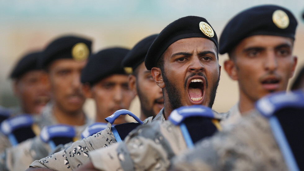 السعودية.. تفكيك عصابة منظمة لتهريب الأموال والذهب إلى الخارج