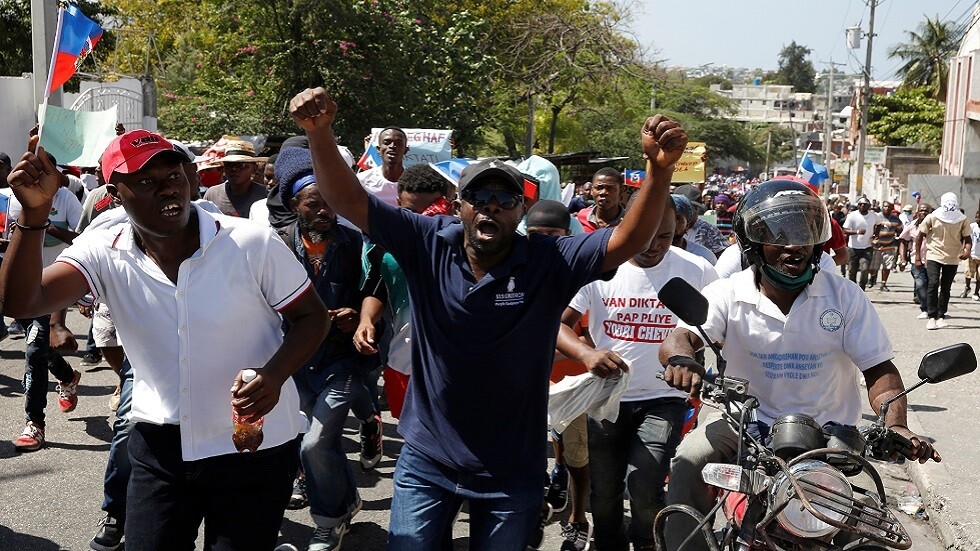 "فلتسقط الدكتاتورية".. مظاهرات مناهضة للحكومة في هايتي