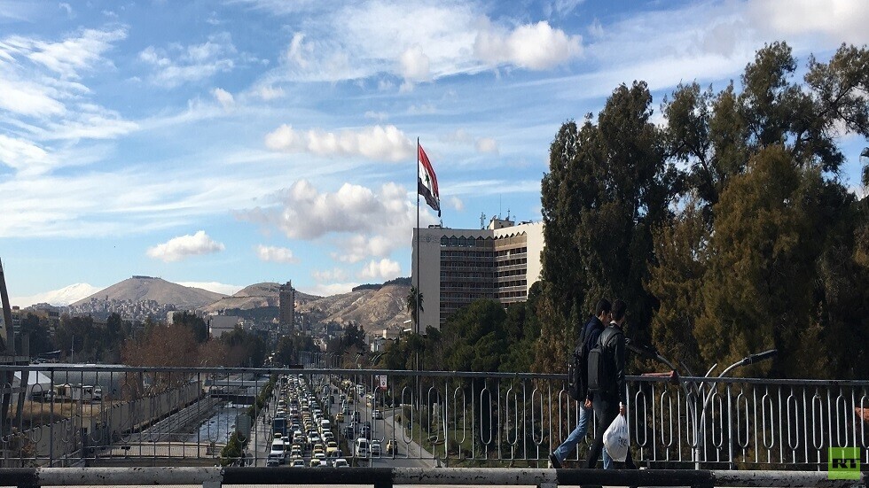 خبراء: السعر الرسمي للحوالات في سوريا يبدد موردا مهما للعملة الصعبة  