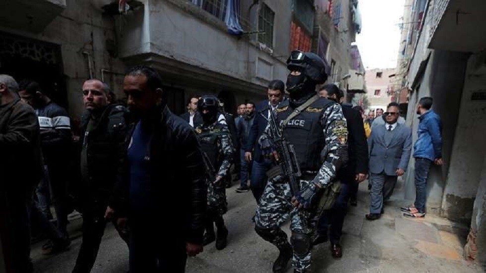 مصر.. شاب يقتل جارته وهي تصلي ثم يطالب بإعدامه