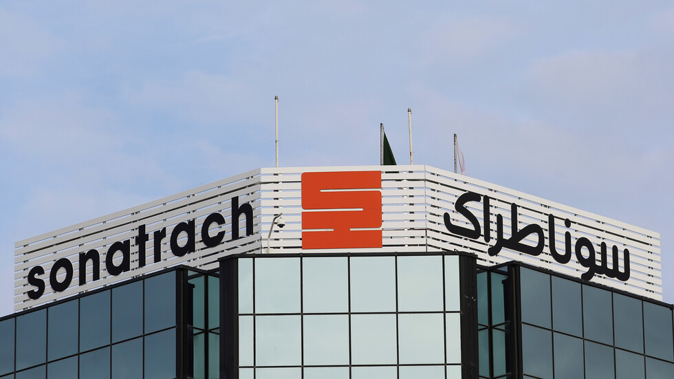 الجزائر توقف استيراد الديزل والبنزين مع ارتفاع إنتاجهما المحلي