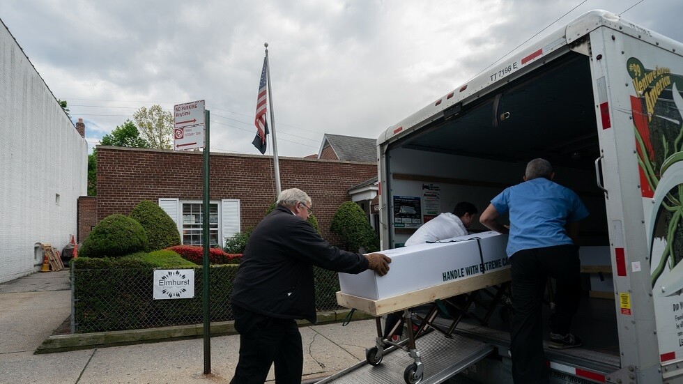 حاكم نيويورك يرد على اتهامه بالتستر على وفيات كورونا