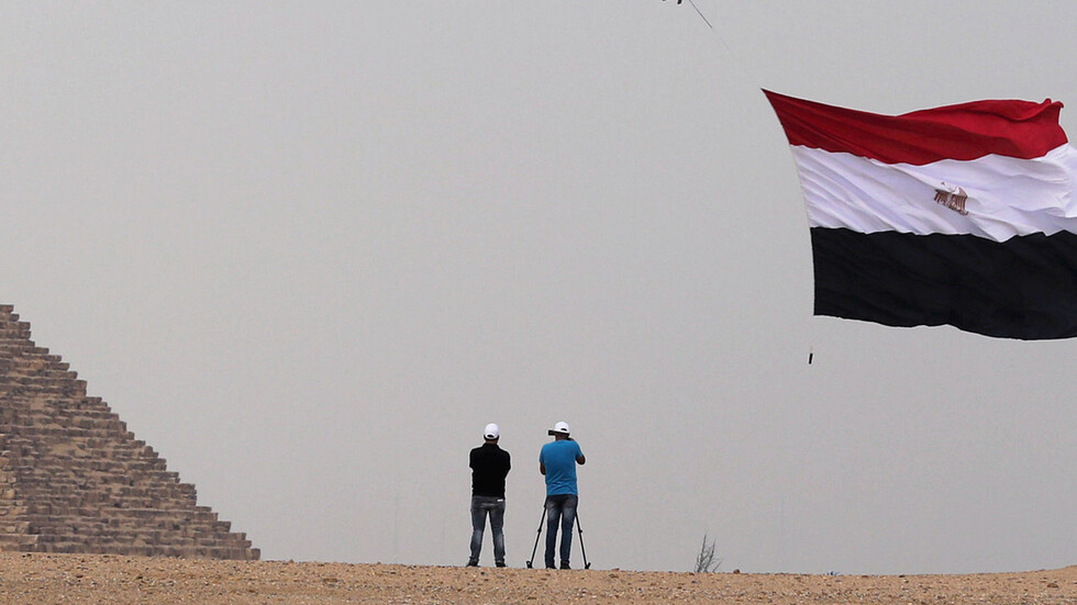 مخرج مصري شهير يعلن إصابته بمرض السرطان