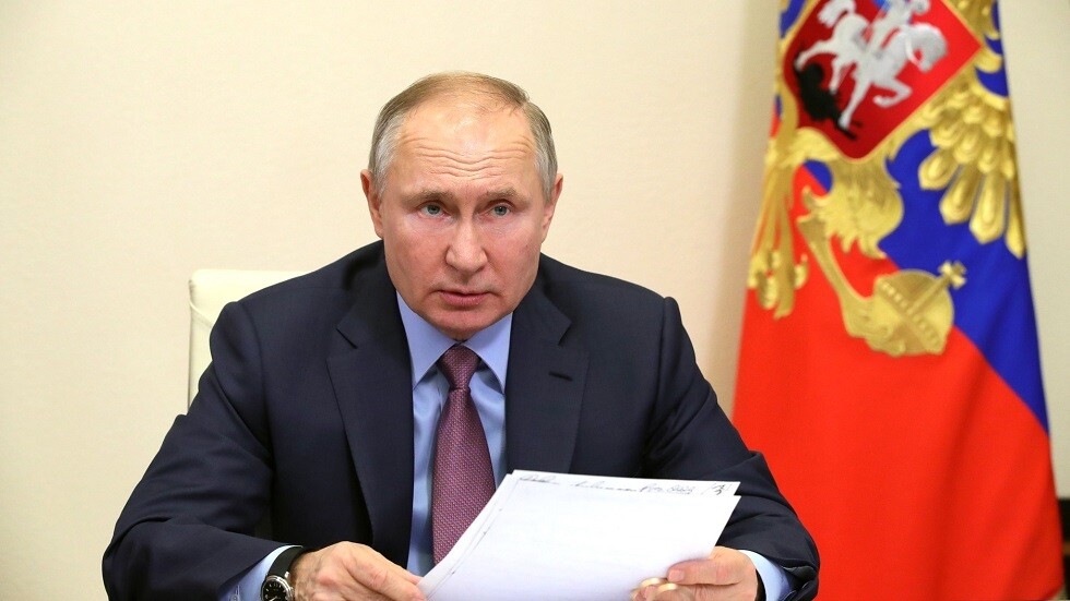 لماذا لم تترنح شعبية بوتين بعد الاحتجاجات وفيلم 