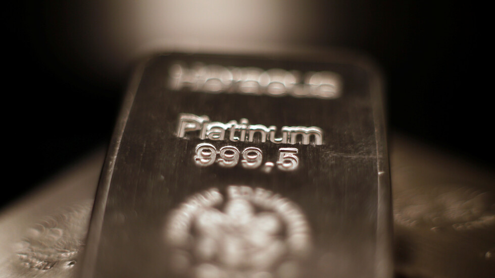 البلاتين يتراجع عن مستوى قياسي