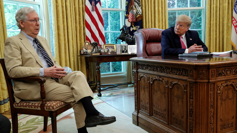 ترامب يهاجم زعيم الجمهوريين في مجلس الشيوخ