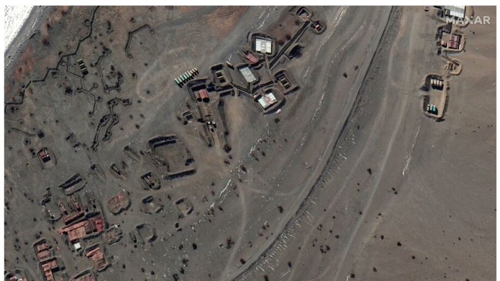 صور للأقمار الصناعية تظهر الصين وهي تخلي معسكرات على الحدود مع الهند