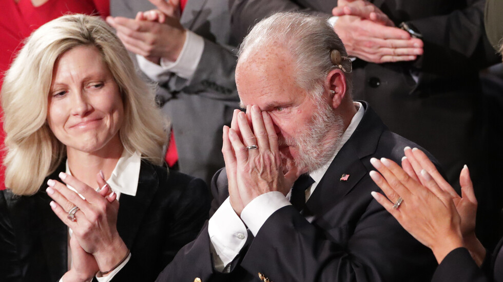 وفاة الإذاعي الأسطوري راش ليمبو بسرطان الرئة