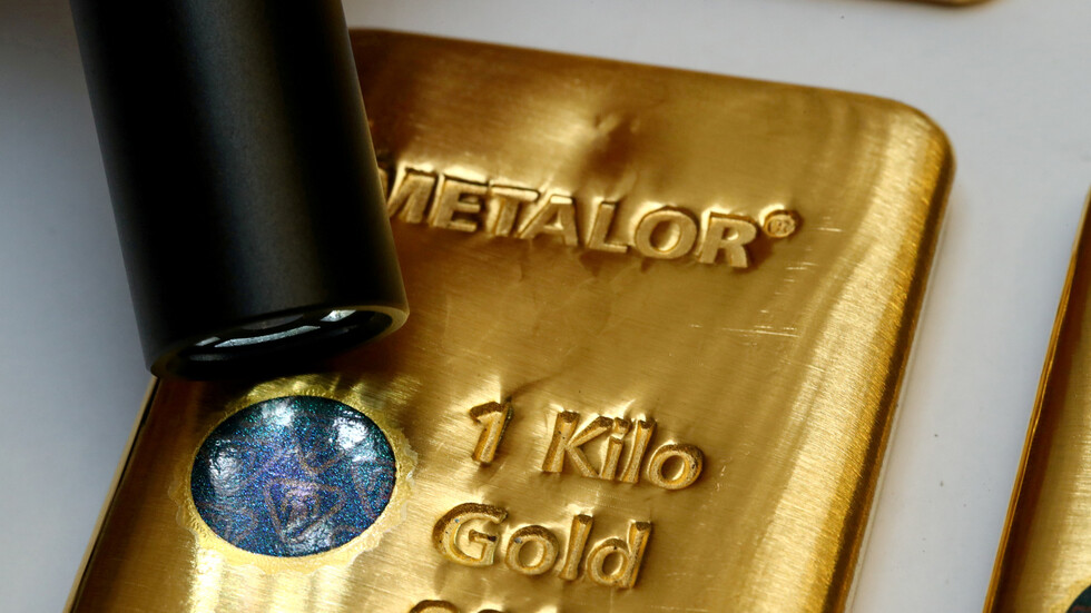 انخفاض الذهب إلى أدنى مستوياته في أكثر من شهرين