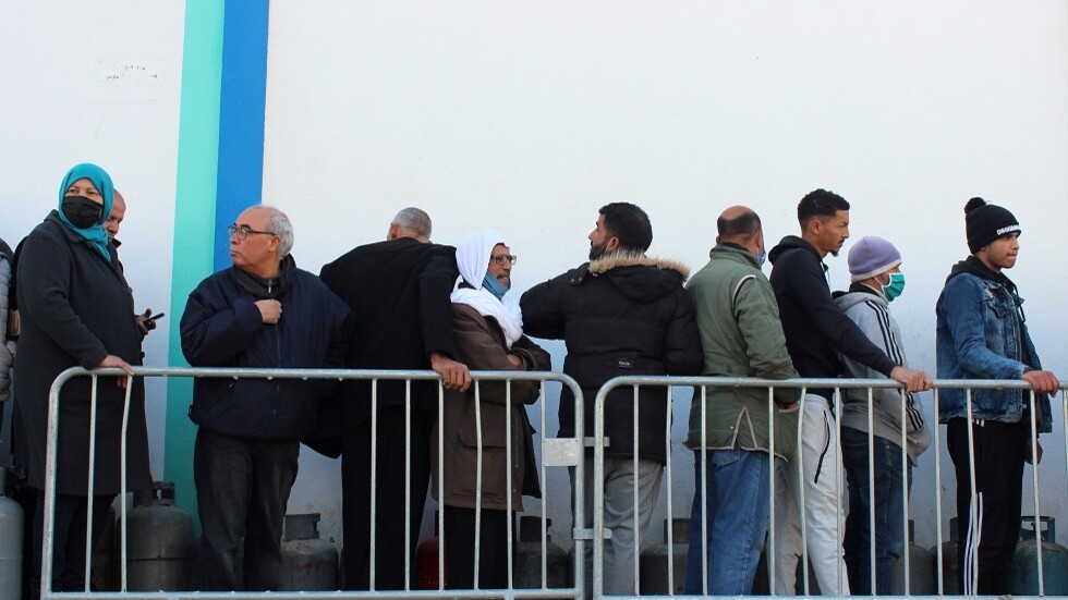 تونس تعلن تأجيل التطعيم ضد كورونا حتى مارس