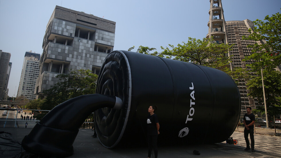 برميل "برنت" يتخلى عن مكاسبه