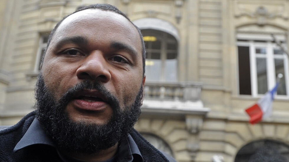 فرنسا.. تغريم كوميدي بـ9 آلاف يورو بسبب "أغنية معادية للسامية"