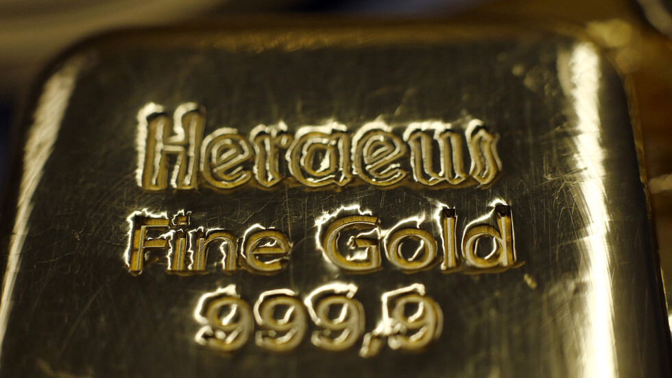 الذهب يبلغ أدنى مستوى في أكثر من 7 أشهر