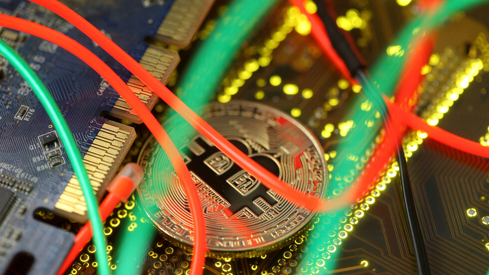 قيمة "البيتكوين" السوقية تقترب من مستوى "خيالي"
