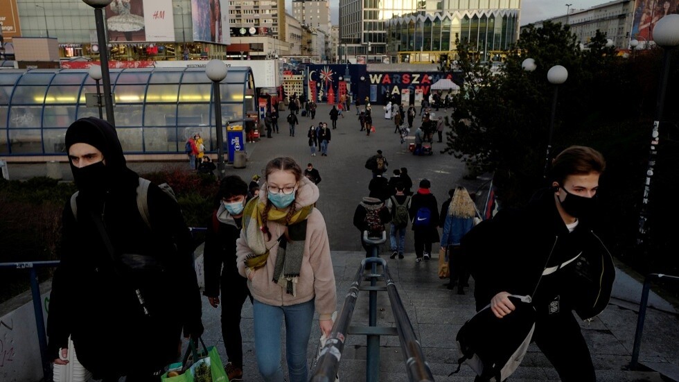 سلالة كورونا الجنوب إفريقية تظهر في بلد أوروبي جديد