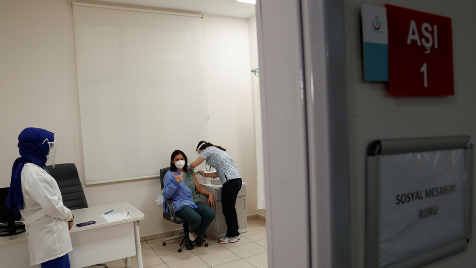 الصحة التركية: نسعى لشراء 105 ملايين جرعة من اللقاحات المضادة لكورونا بحلول أبريل
