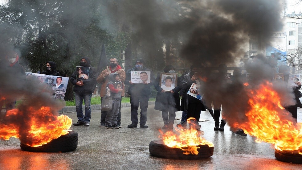 لليوم الثاني على التوالي.. أقارب ضحايا انفجار بيروت يحتجون على استبعاد قاضي التحقيق