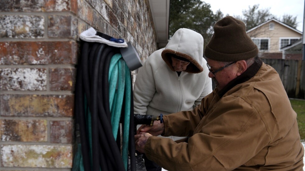 بعد انقطاع الكهرباء بسبب الثلوج.. ولاية تكساس الأمريكية تعاني من نقص المياه