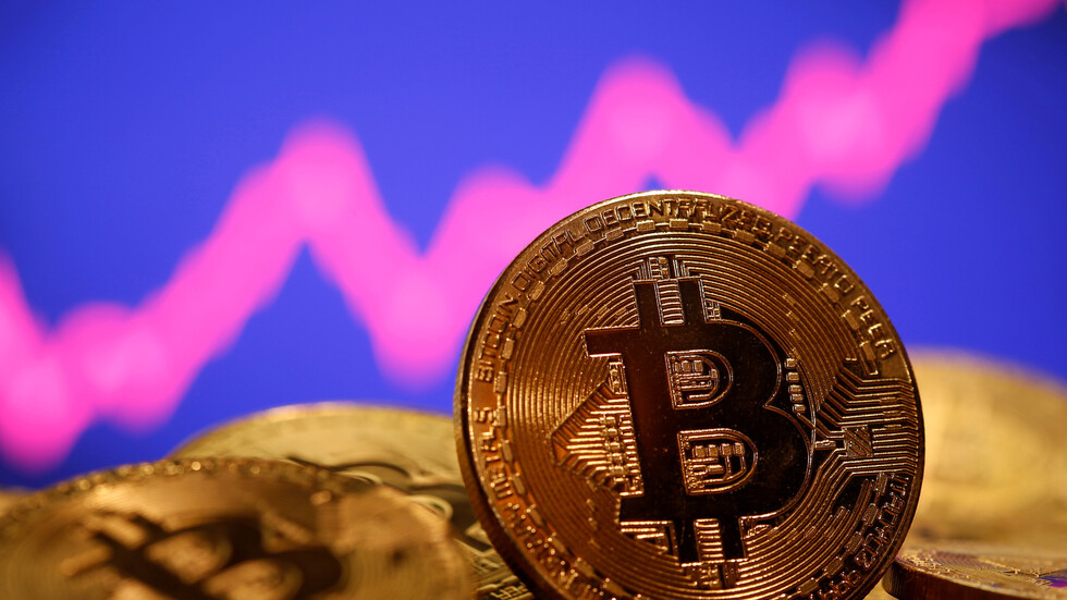 سعر عملة البيتكوين يتجاوز الـ58 ألف دولار