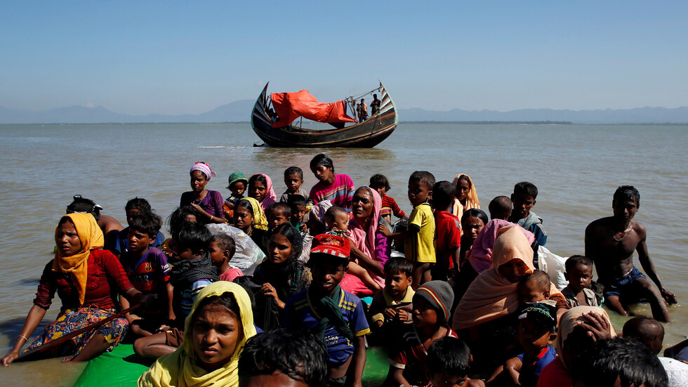 الأمم المتحدة تدعو إلى تحرك "فوري" لإنقاذ قارب لاجئين من الروهينغا وإلى وقف أعمال القمع في ميانمار