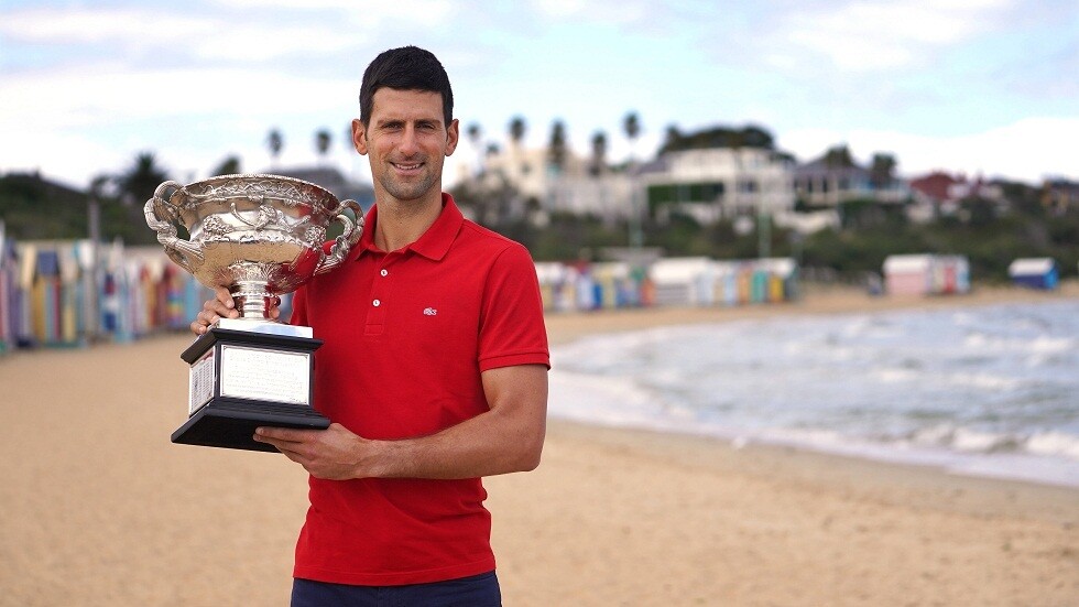 امرأة حامل تطلب من دجوكوفيتش توقيعه على منطقة من جسدها لا تخطر على بال (صورة)