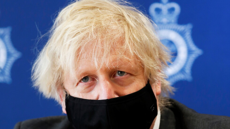 جونسون يعلن رفع قيود الإغلاق العام بـ"حذر"