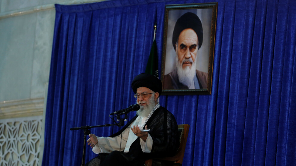 خامنئي: لن يستطيع أحد منع إيران من تطوير سلاح نووي لكنها لا تسعى لامتلاكه