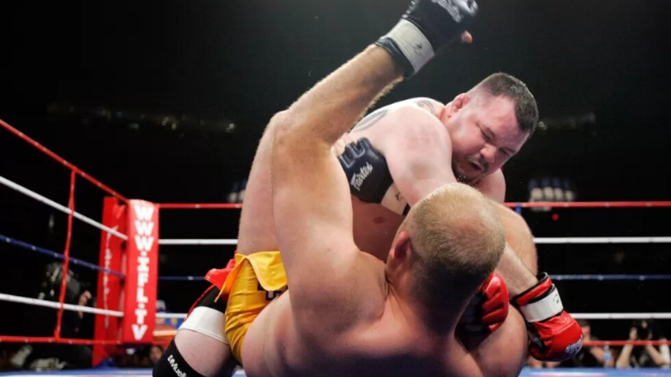 محاكمة "الرجل الحديدي" بتهم استغلال الأطفال إباحيا