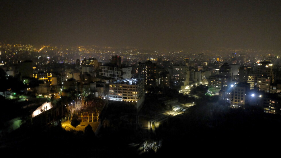 محتجون يقتحمون مبنى حكوميا في إيران بعد سقوط قتيلين على حدود باكستان