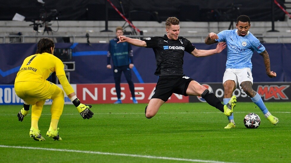 مانشستر سيتي يضع قدما في ربع نهائي دوري الأبطال بثنائية في شباك مونشغلادباخ  (فيديو)