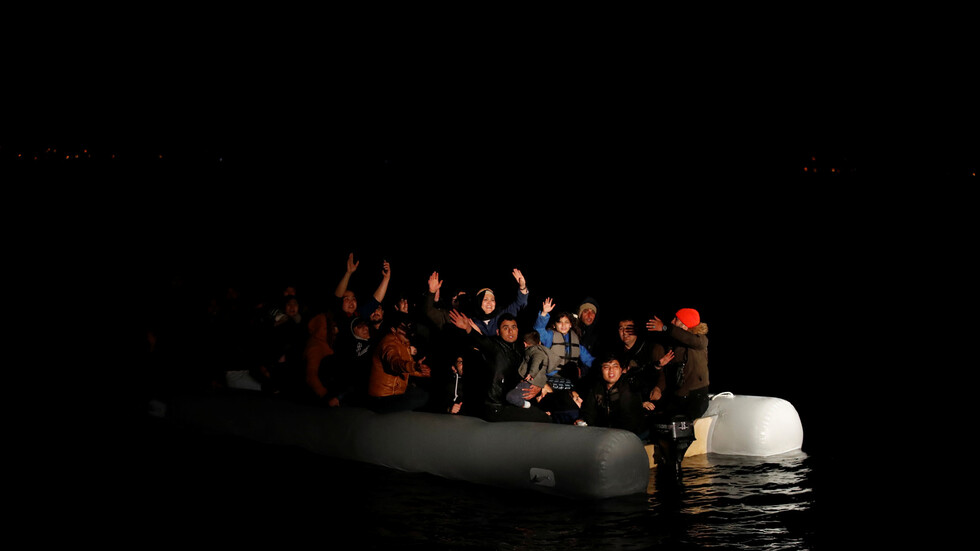 خفر السواحل التركي ينقذ 9 مهاجرين قبالة سواحل إزمير غرب البلاد