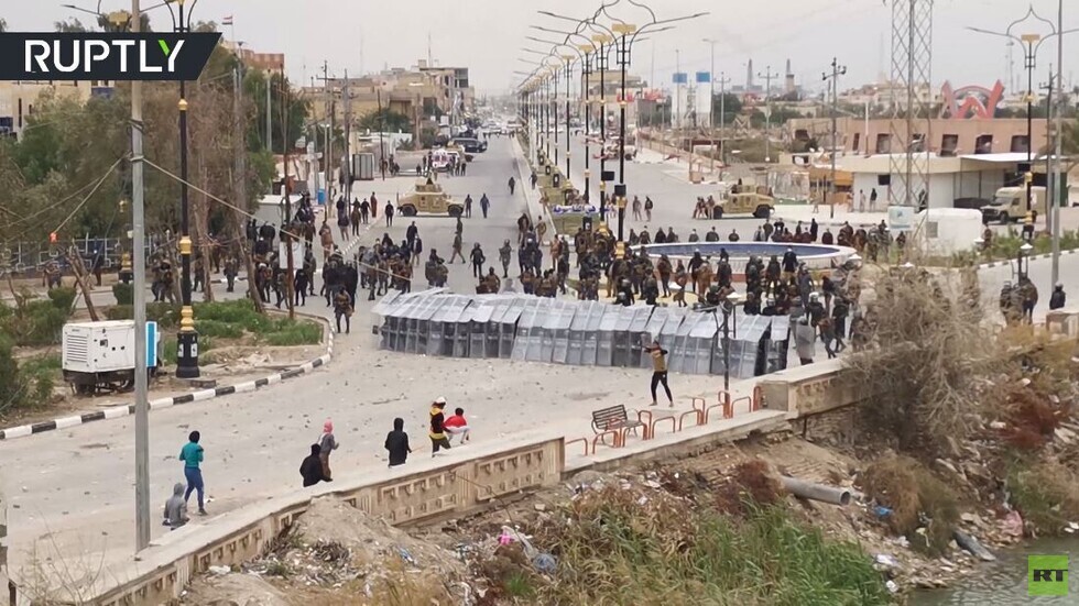 العراق.. اشتباكات بين الشرطة ومحتجين يطالبون باستقالة محافظ الناصرية