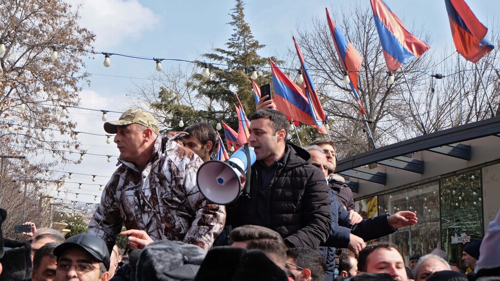 وزارة الدفاع الأرمنية: محاولات توريط الجيش في السياسة غير مقبولة