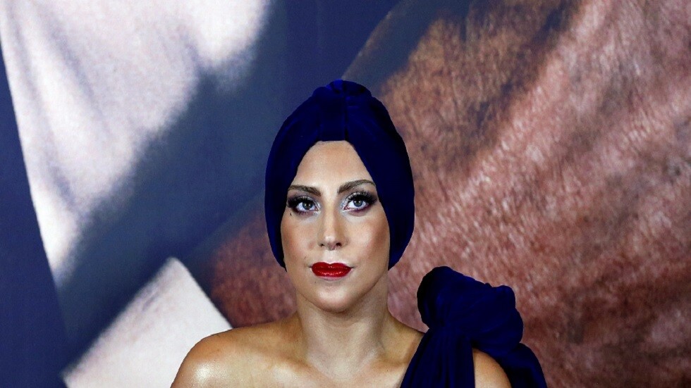 ليدي غاغا تعرض نصف مليون دولار مكافأة لمن يعيد كلبيها