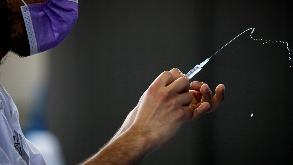 إسرائيل تعلق برنامجها لإرسال اللقاحات إلى الخارج