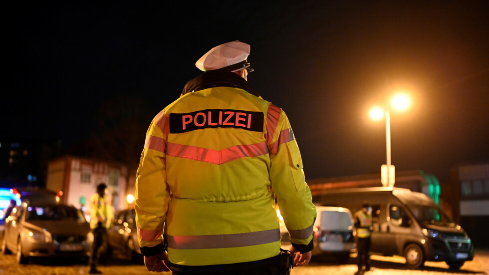 الشرطة الألمانية تنفذ عشرات المداهمات فجرا على شبكة إجرامية يمينية متطرفة