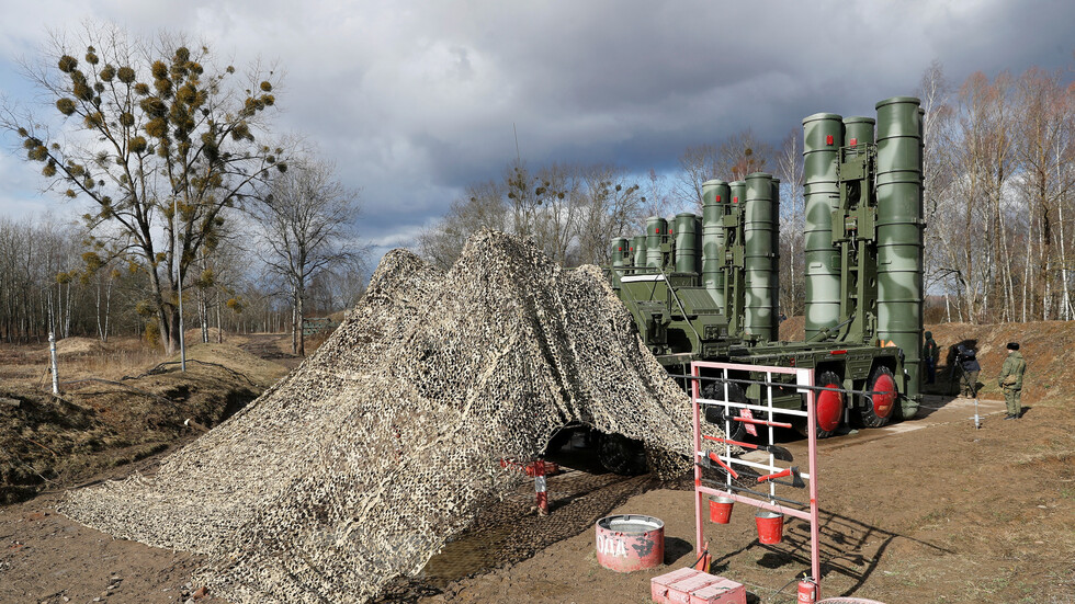 أكار: منظومة "إس-400" الروسية لا تشكل خطرا على من لا ينوي مهاجمة تركيا