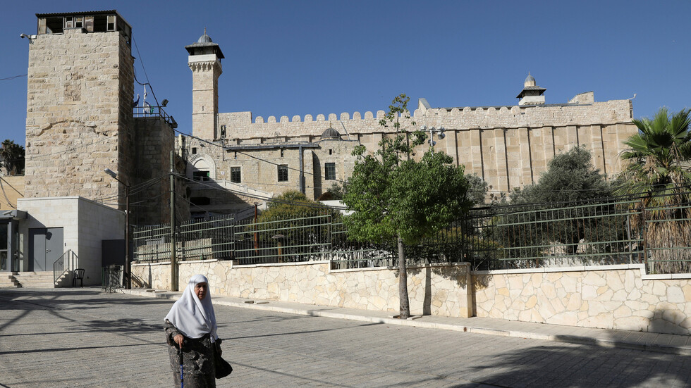 إسرائيل تمنع رفع الأذان في الحرم الإبراهيمي