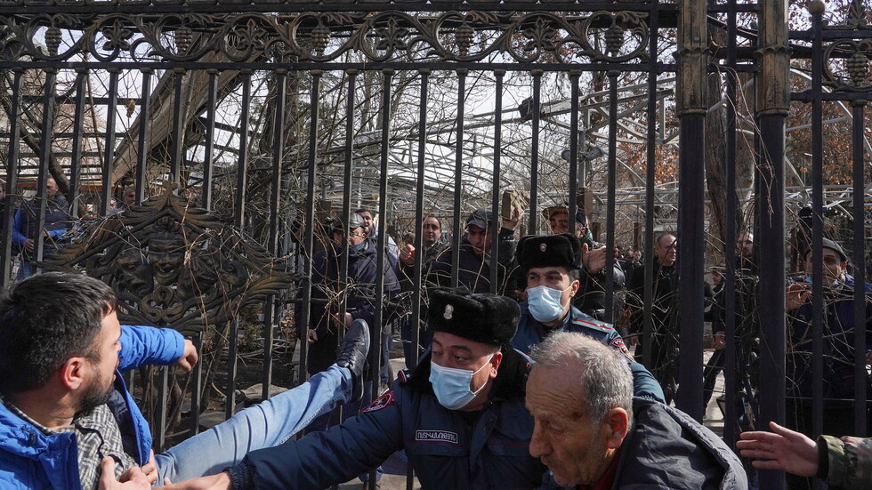 خطر حرب أهلية يخيّم على أرمينيا