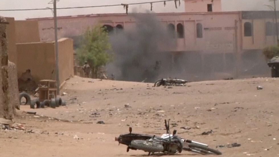 مقتل ثمانية أشخاص بهجومين على قاعدتين أمنيتين وسط مالي