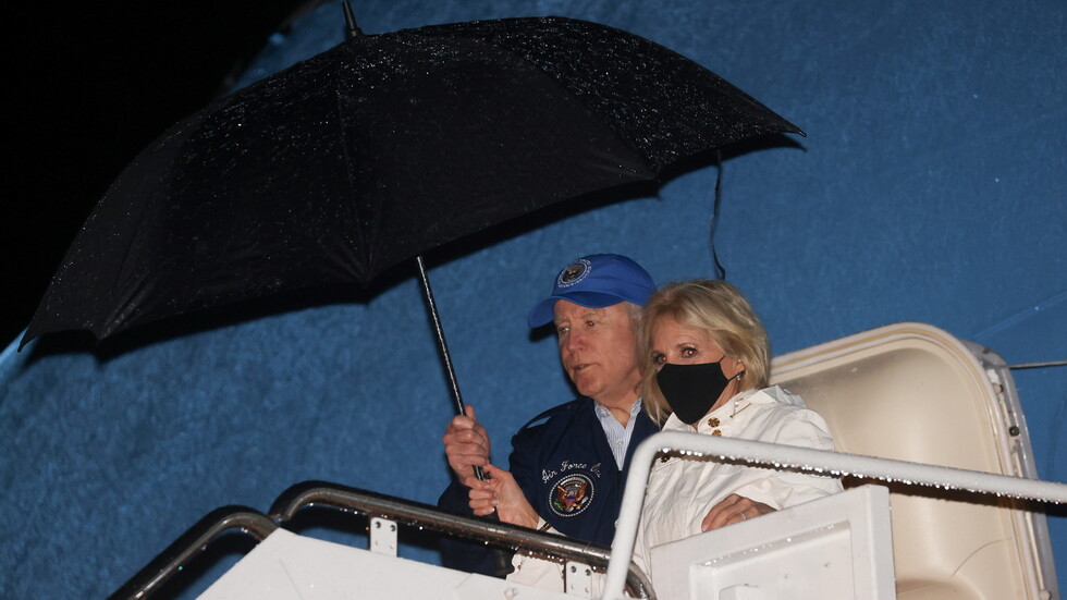 بايدن وزوجته يتفقدان جهود الإغاثة في تكساس إثر موجة صقيع قطبية